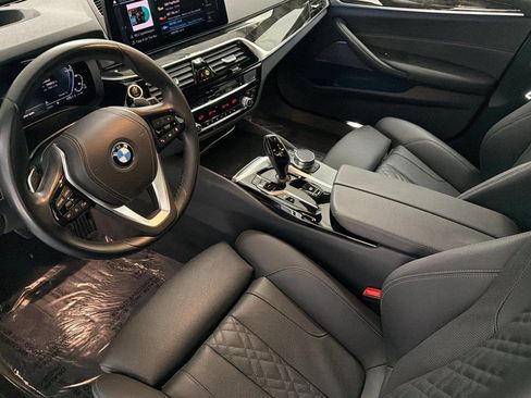 Used 2023 BMW 530e w/ Premium Package image 4