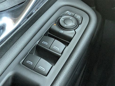 Used 2023 GMC Terrain SLT image 25