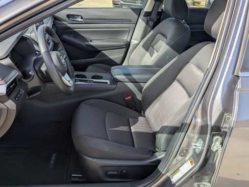 Used 2025 Nissan Altima 2.5 SV FWD image 7
