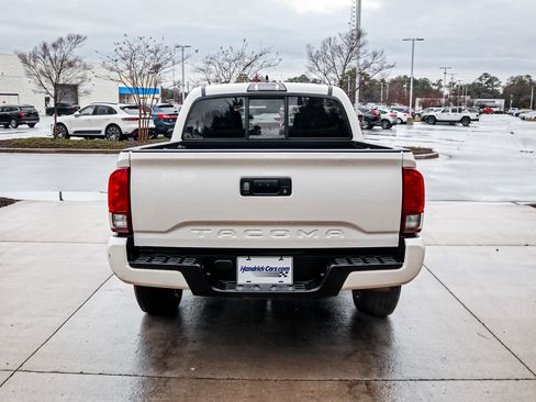 Used 2019 Toyota Tacoma SR w/ SR Convenience Package image 10