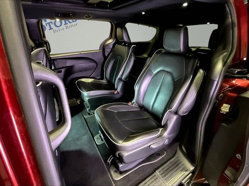 Used 2020 Chrysler Pacifica Limited w/ Advanced Safetytec Group FWD image 23