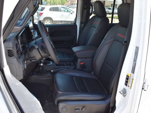 Used 2025 Jeep Wrangler Unlimited Rubicon w/ Convenience Group AWD/4WD image 6