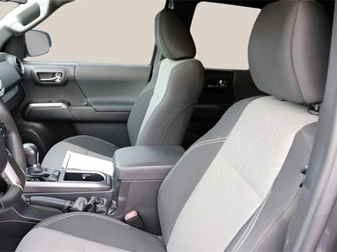 Used 2023 Toyota Tacoma TRD Off-Road image 11