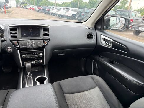 Used 2020 Nissan Pathfinder S FWD image 15