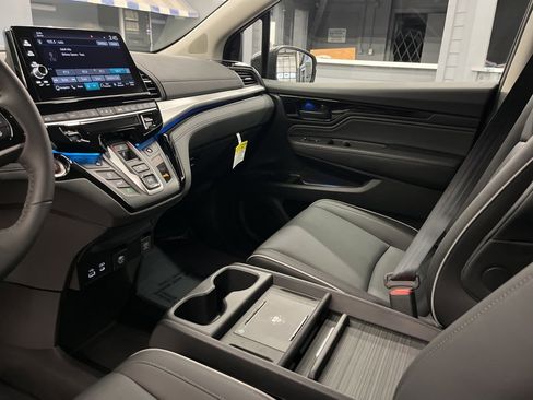 Used 2025 Honda Odyssey Touring image 13
