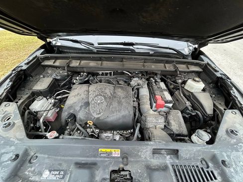 Used 2022 Toyota Highlander XLE image 11