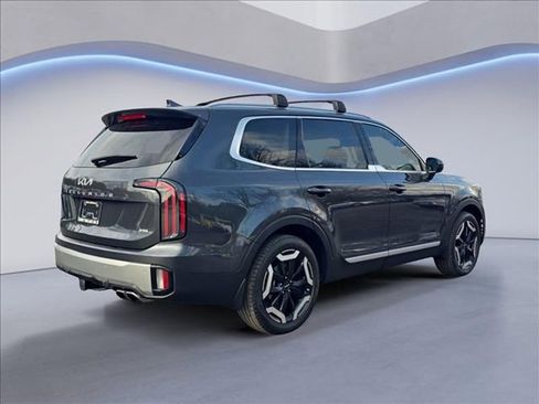 Used 2024 Kia Telluride EX w/ EX Captain's Chair Package image 5