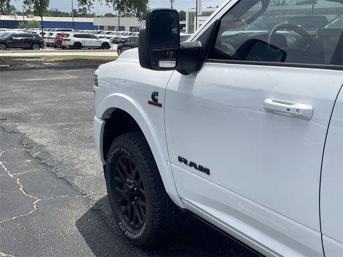 New 2025 RAM 2500 Limited image 10