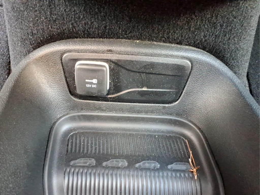 Used 2025 Chrysler Pacifica Select FWD image 13
