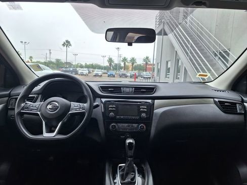 Used 2018 Nissan Rogue Sport S image 13