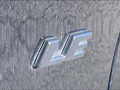 Used 2021 Toyota RAV4 LE image 22