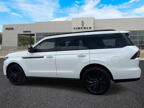 New 2026 Lincoln Navigator Reserve w/ Jet Appearance Package AWD/4WD image 5