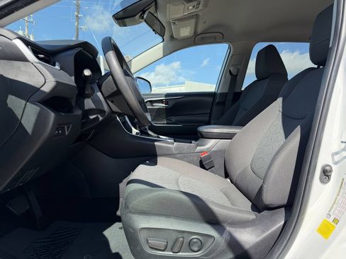 Used 2024 Toyota RAV4 XLE FWD image 27