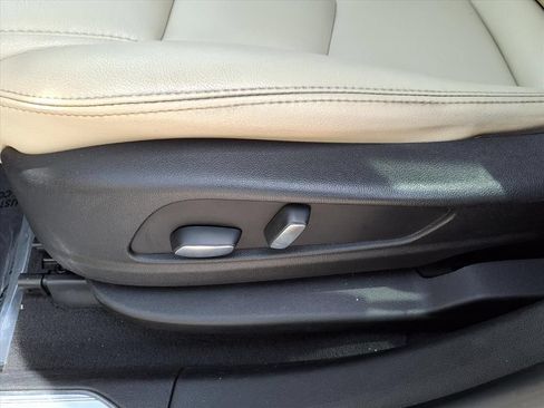 Used 2018 Cadillac XT5 FWD image 17