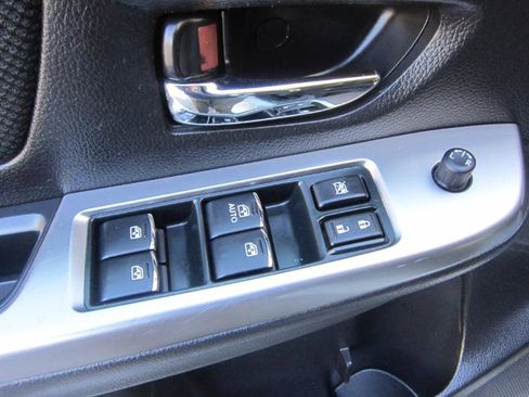 Used 2017 Subaru Crosstrek 2.0i Premium image 30