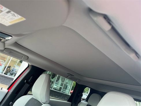 New 2025 Mitsubishi Outlander SE image 16