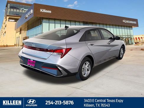 Used 2026 Hyundai Elantra SE FWD image 9