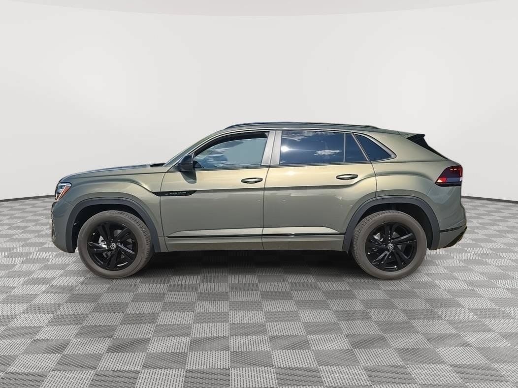 Used 2026 Volkswagen Atlas Cross Sport SEL R-Line AWD/4WD image 2