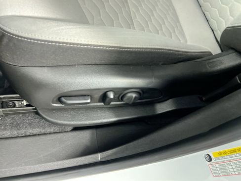 Used 2020 Chevrolet Equinox LT image 13