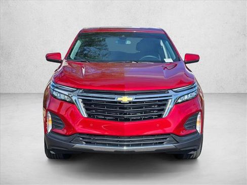 Used 2023 Chevrolet Equinox LT image 2