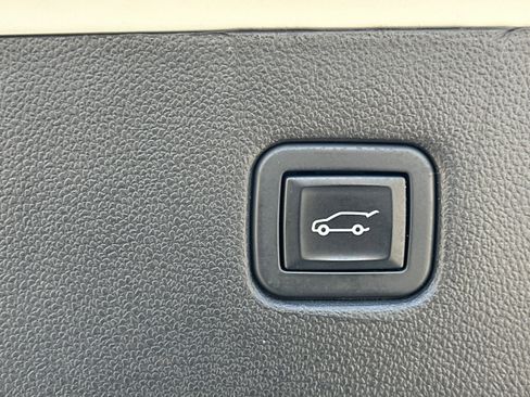 Used 2020 Chevrolet Blazer LT image 19