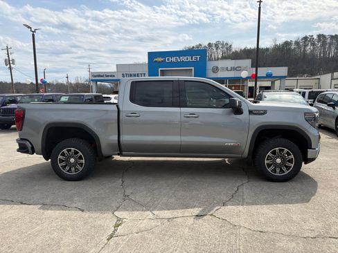 Used 2024 GMC Sierra 1500 AT4 w/ Technology Package AWD/4WD image 5