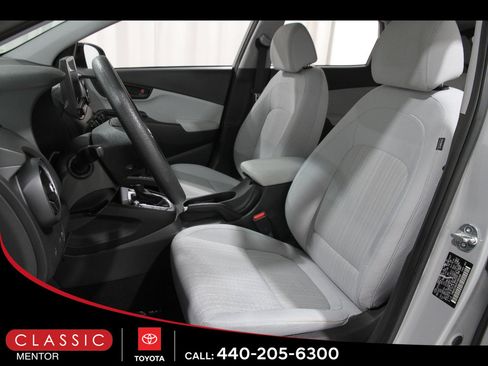 Used 2023 Hyundai Kona SEL FWD image 5