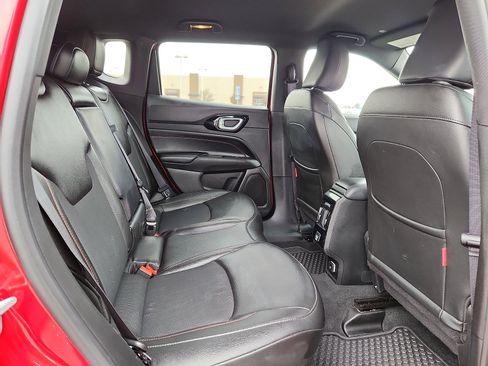 Used 2025 Jeep Compass Trailhawk image 14