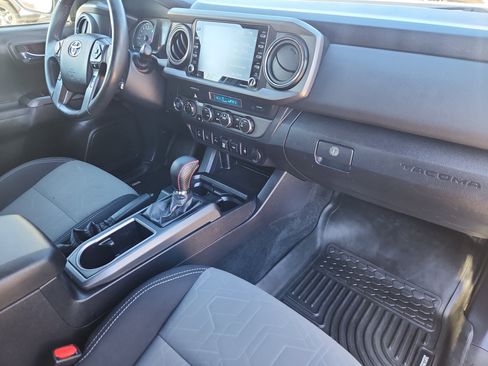 Used 2021 Toyota Tacoma TRD Off-Road image 14