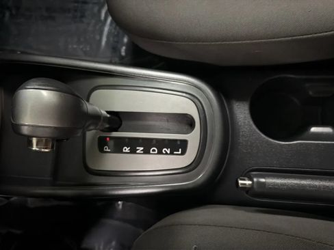 Used 2010 Kia Soul ! FWD image 12