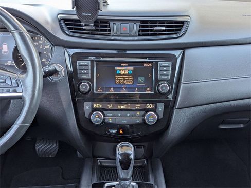 Used 2018 Nissan Rogue SV image 25