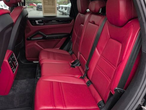 Used 2021 Porsche Cayenne image 25
