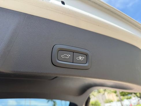 Used 2023 Volvo XC40 B4 Plus w/ Driver Assist Package FWD image 9