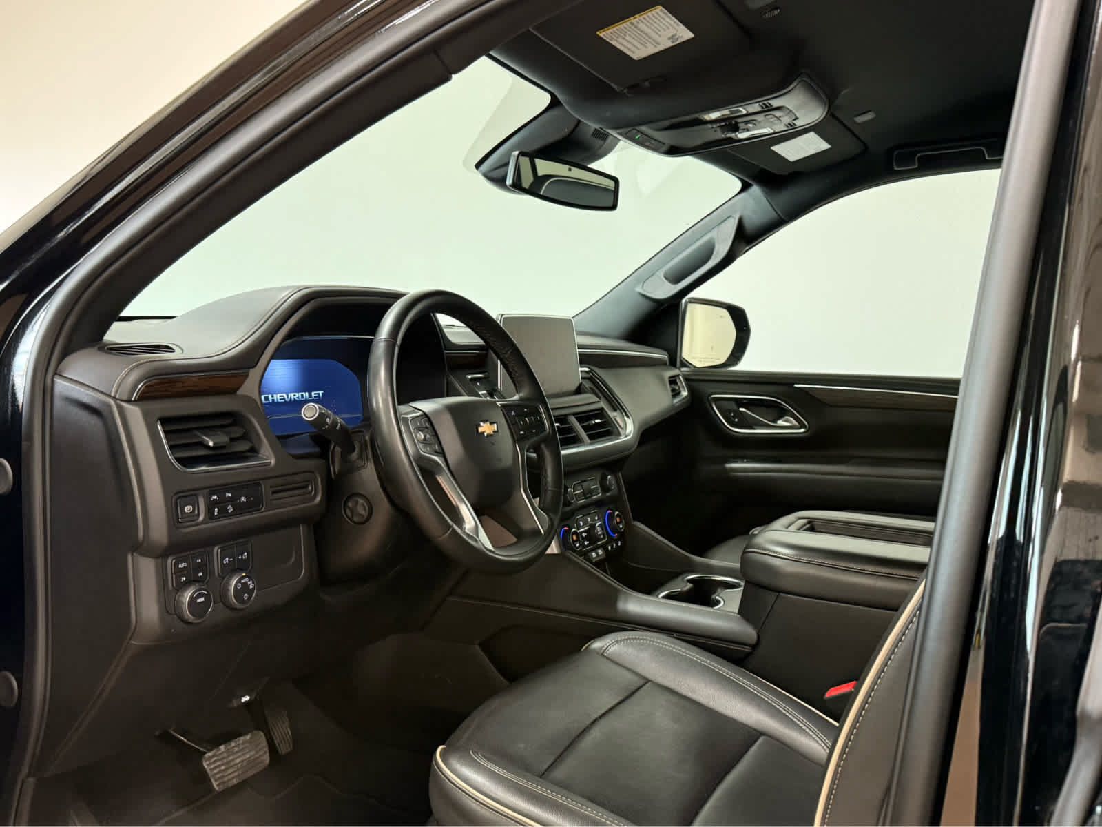 Used 2024 Chevrolet Suburban Premier AWD/4WD image 13