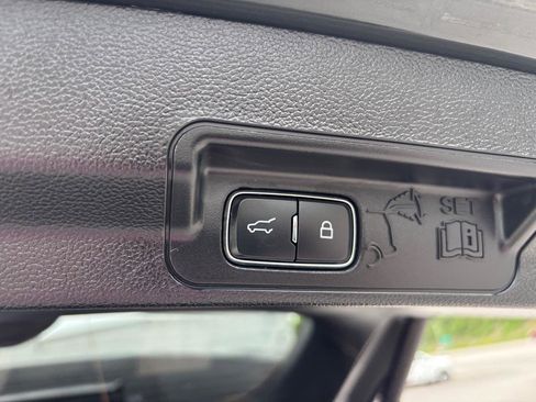 Used 2023 Ford Explorer XLT w/ Equipment Group 202A image 13