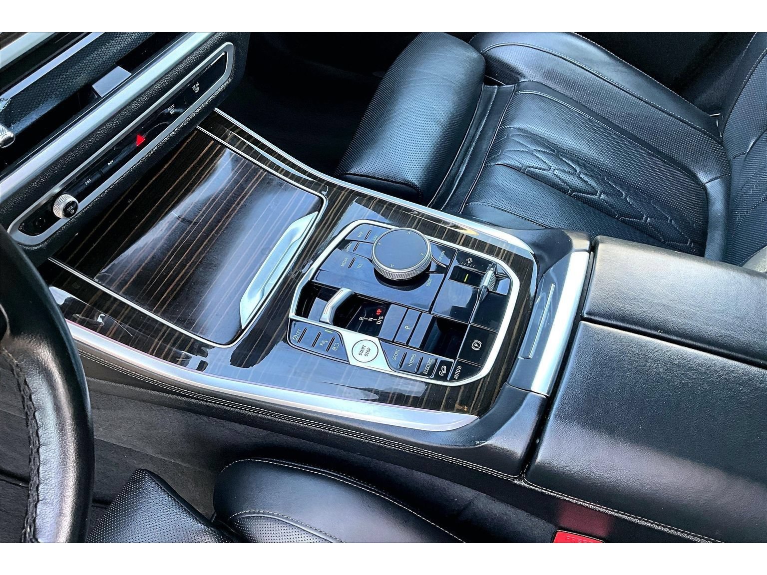 Used 2025 BMW X5 xDrive50e AWD/4WD image 28