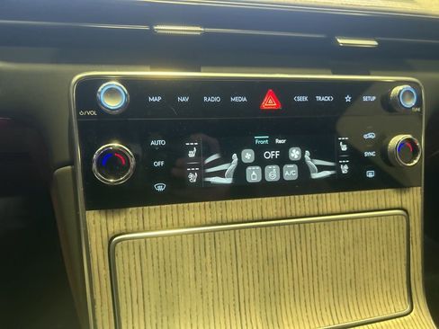 Used 2025 Genesis GV80 3.5T Prestige image 8