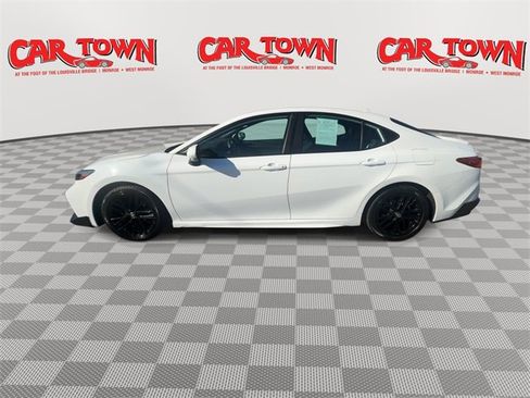 Used 2025 Toyota Camry Hybrid image 5