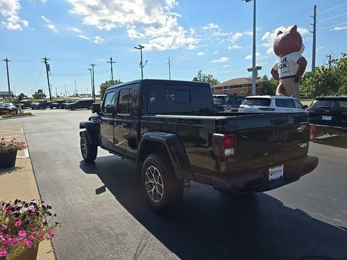 New 2025 Jeep Gladiator Sport image 7