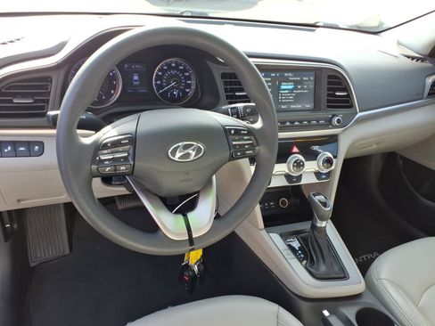 Used 2019 Hyundai Elantra SEL image 10