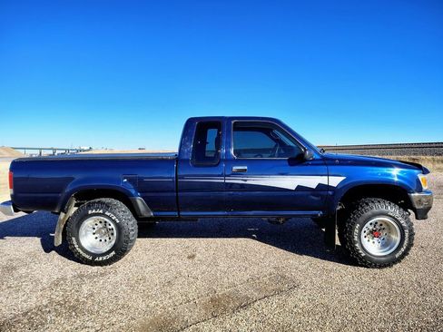 Used 1992 Toyota Pickup Deluxe image 6