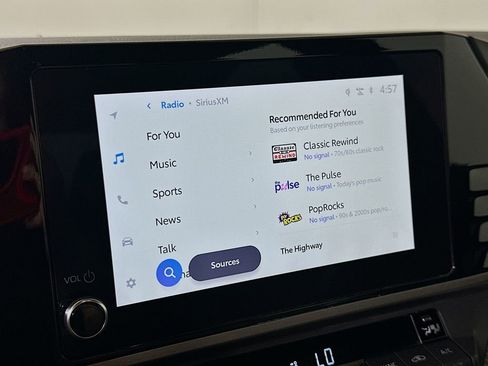 Used 2025 Toyota Camry SE image 28