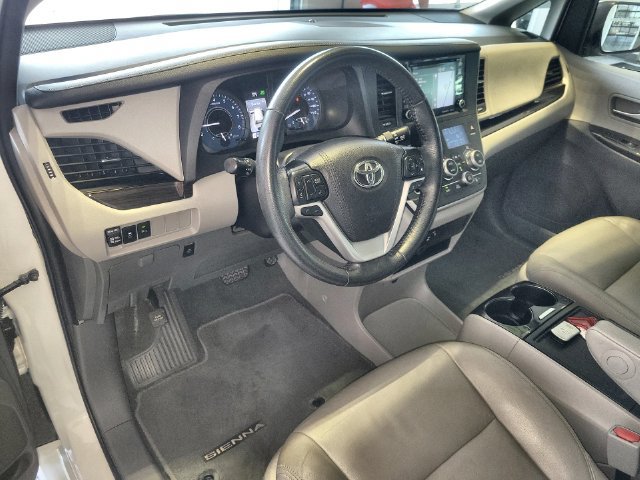 Used 2020 Toyota Sienna XLE w/ XLE Navigation Package FWD image 14