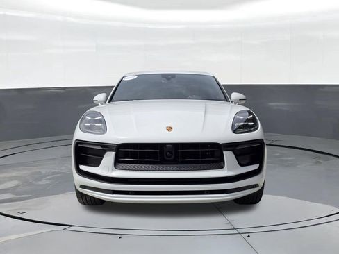 Certified 2025 Porsche Macan AWD/4WD image 9