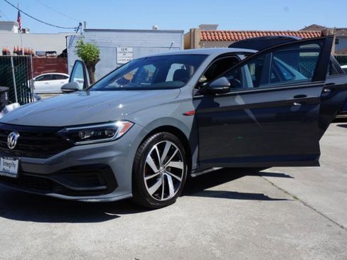Used 2019 Volkswagen Jetta GLI image 17