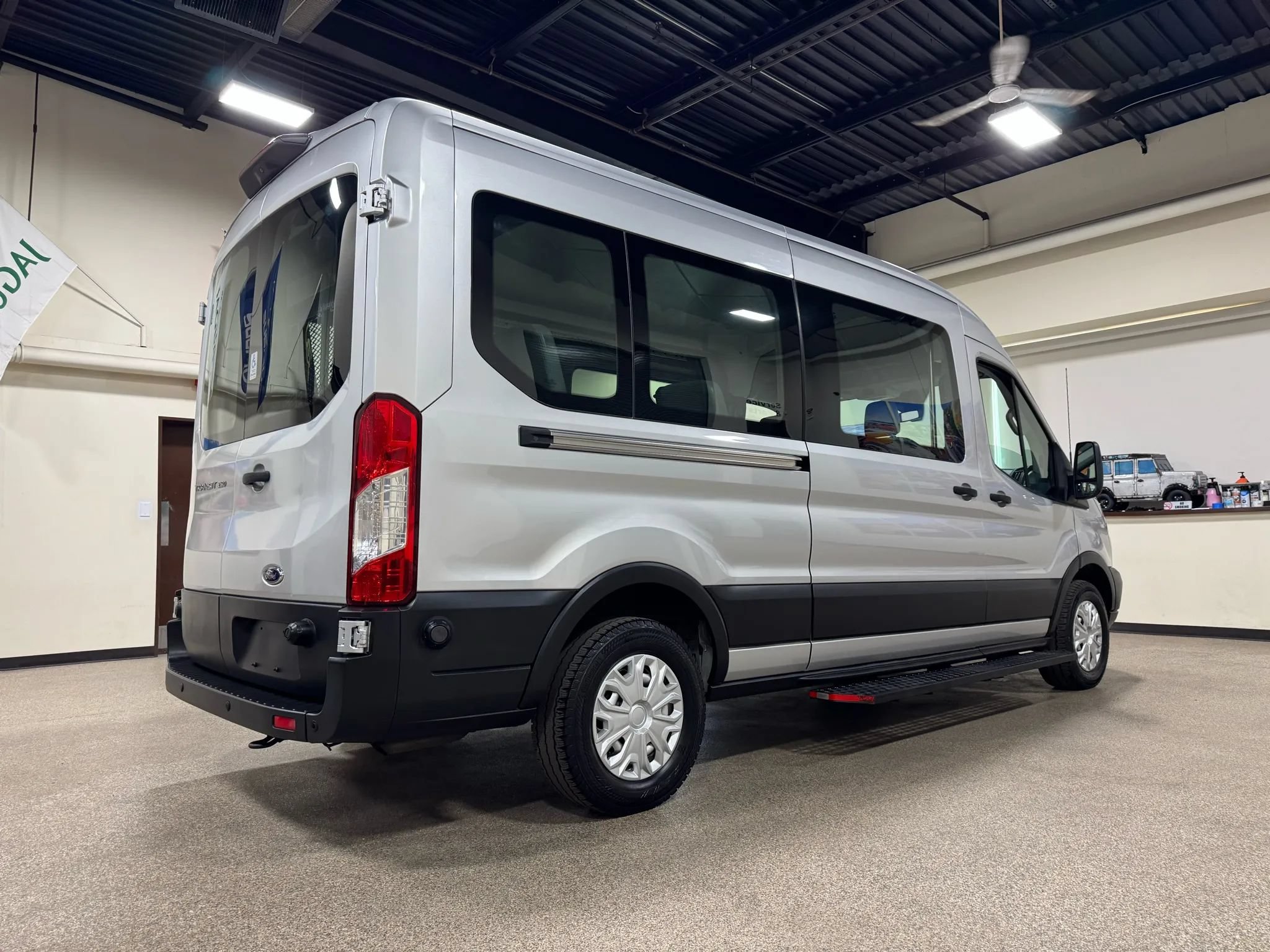 Used 2019 Ford Transit 250 148 Medium Roof RWD image 6