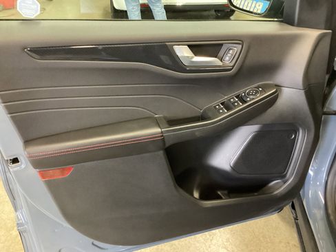 Used 2025 Ford Escape ST-Line Select AWD/4WD image 12