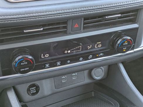 Used 2024 Nissan Rogue SV image 20