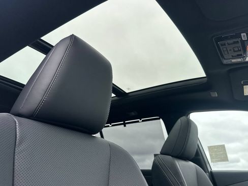 New 2026 Lexus TX 550h AWD Plug-In Hybrid image 18