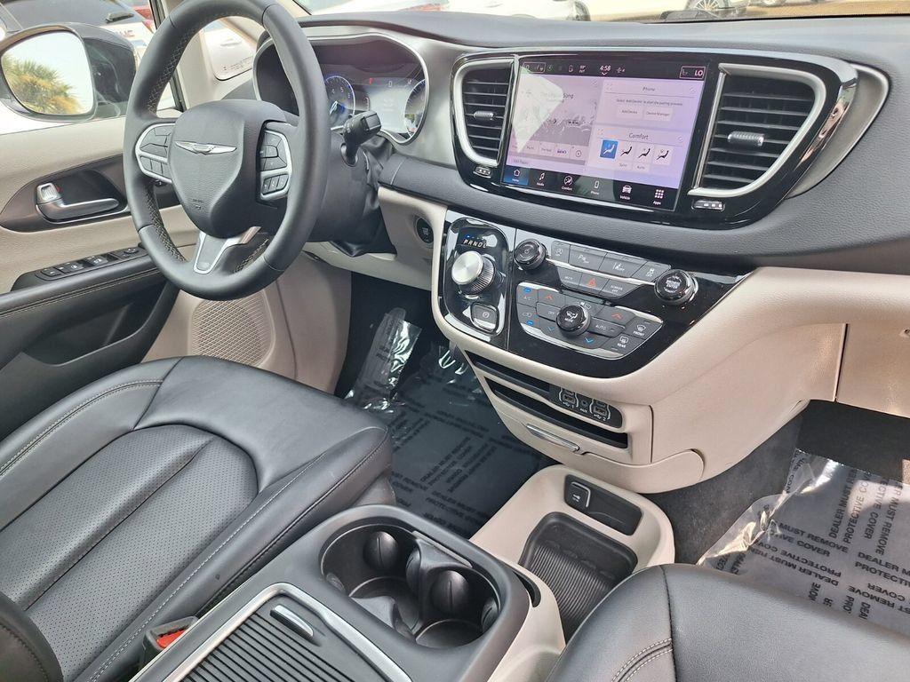 Used 2024 Chrysler Pacifica Touring-L FWD image 26